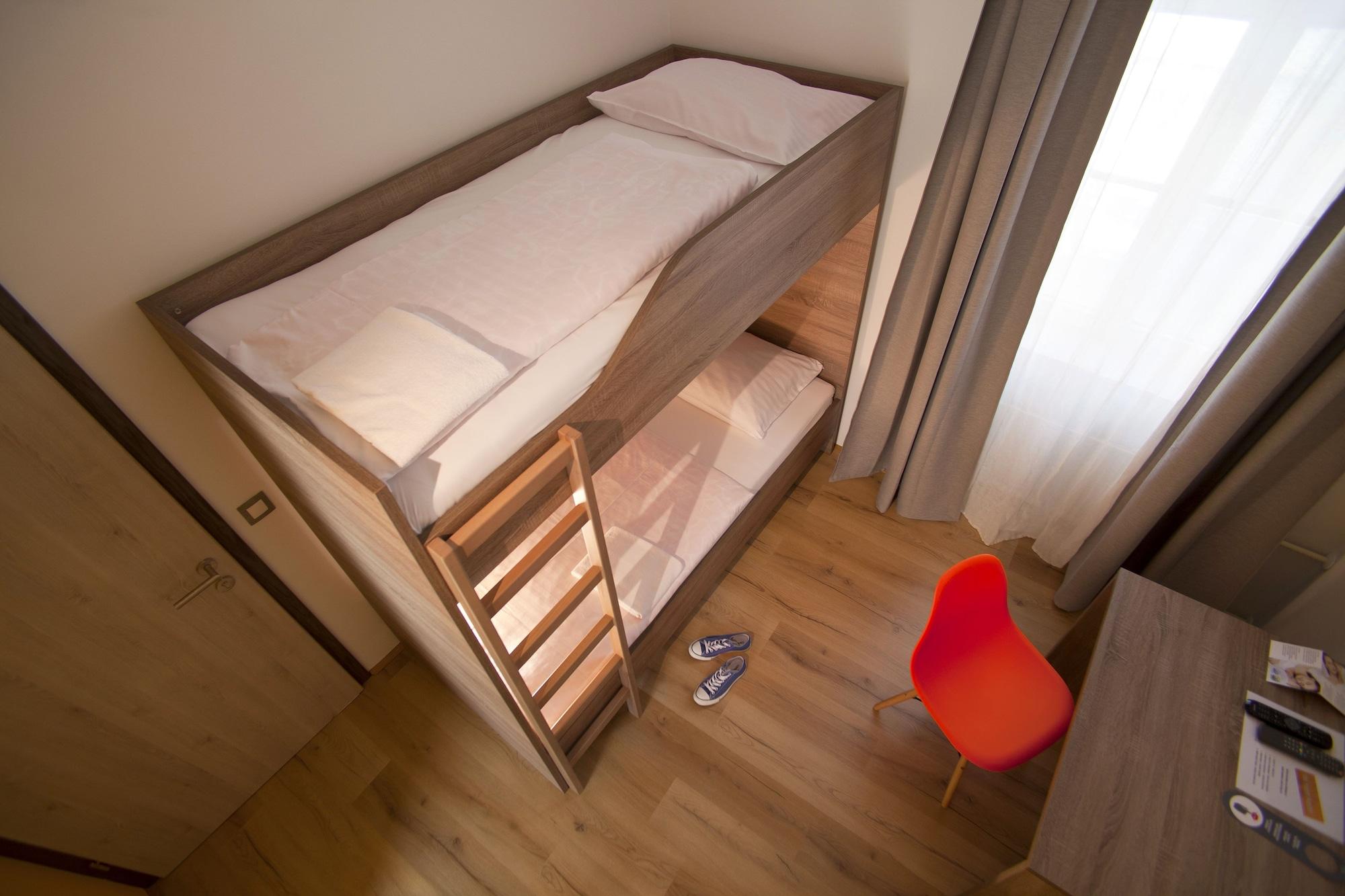 B&B Hotel Maribor Uni Hostel Bagian luar foto