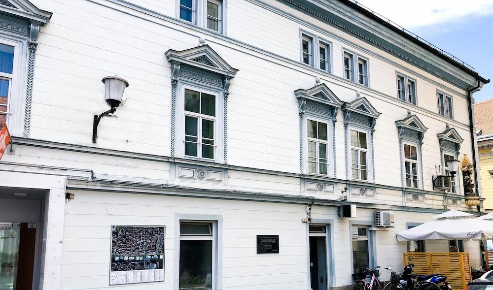 B&B Hotel Maribor Uni Hostel Bagian luar foto
