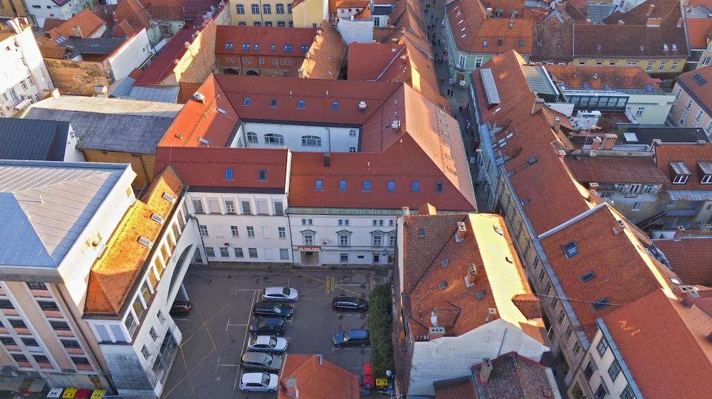 B&B Hotel Maribor Uni Hostel Bagian luar foto