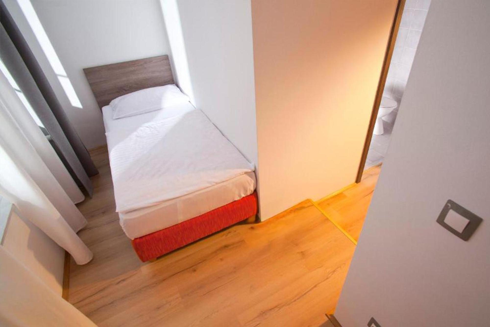 B&B Hotel Maribor Uni Hostel Bagian luar foto