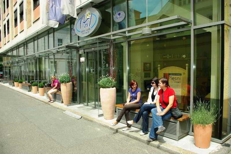B&B Hotel Maribor Uni Hostel Bagian luar foto